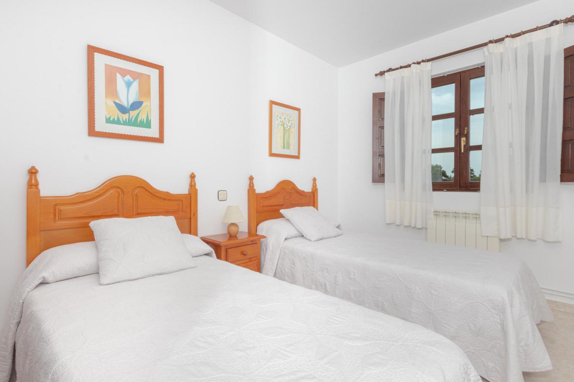Apartamentos El Acebo Navés Pokoj fotografie
